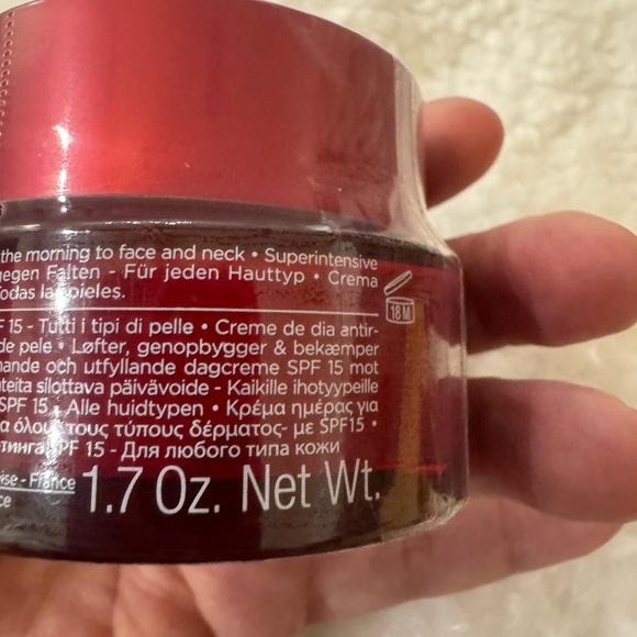 Clarins Red Anti-Age Day Cream SPF 15 - Picture 4 of 5